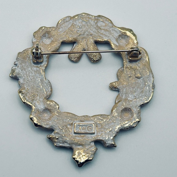 Vintage signed Christmas Wreath with snowman, candy cane, holly pin brooch - Picture 3 of 4